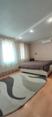 Продам будинок з ремонтом в Дергачах р-н стадіону