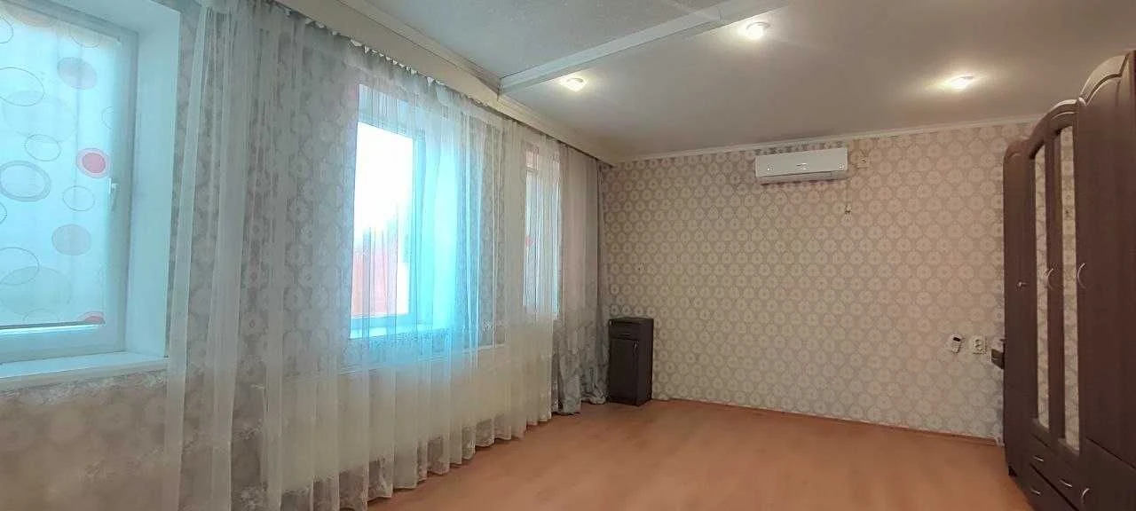 Продам будинок з ремонтом в Дергачах р-н стадіону