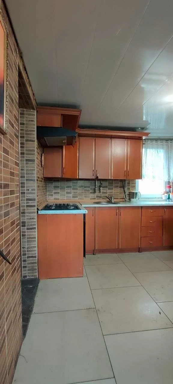 Продам будинок з ремонтом в Дергачах р-н стадіону