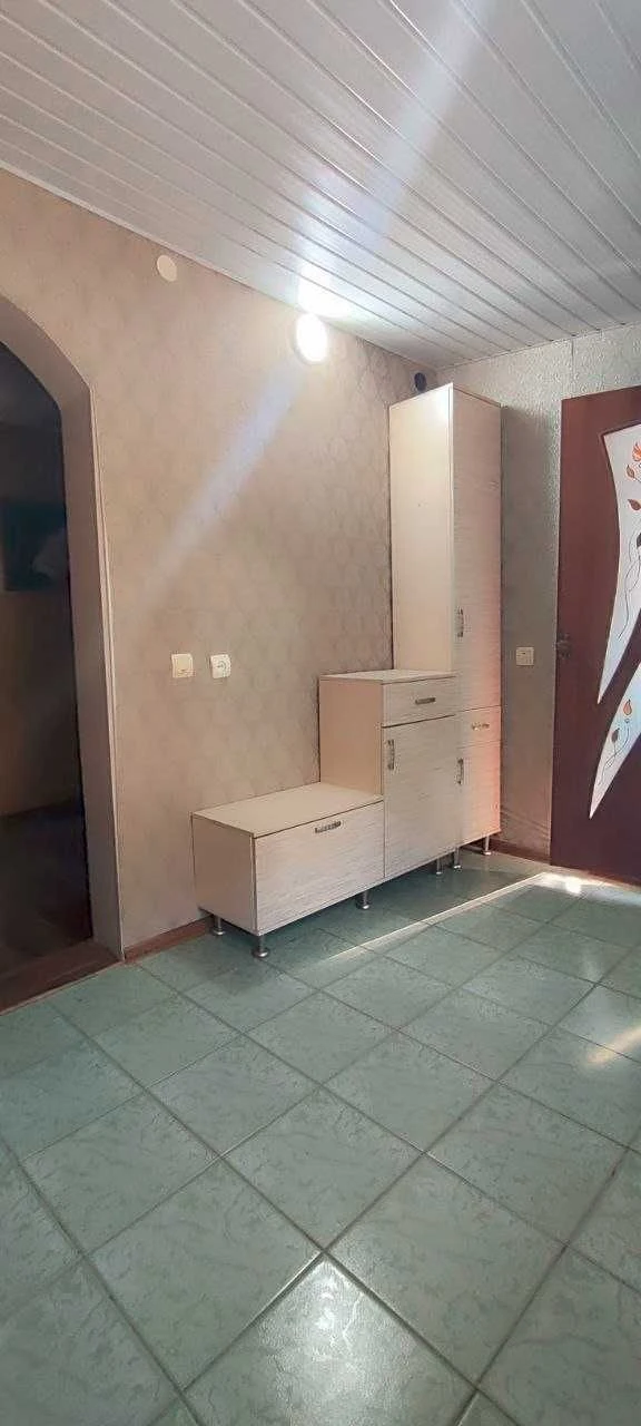 Продам будинок з ремонтом в Дергачах р-н стадіону