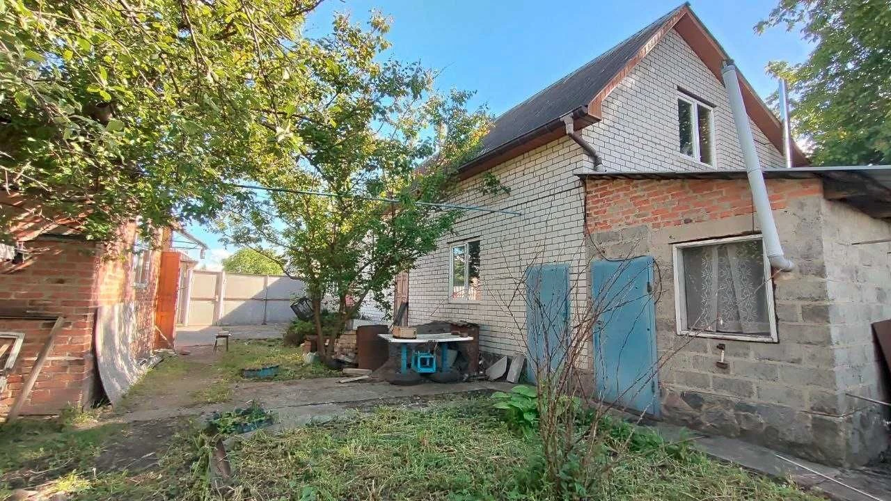 Продам два будинка на одній ділянці в Дергачах р-н переїзду.