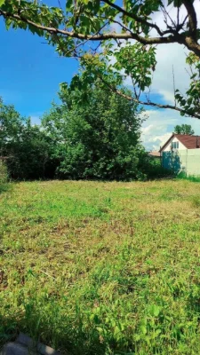 Продам два будинка на одній ділянці в Дергачах р-н переїзду.