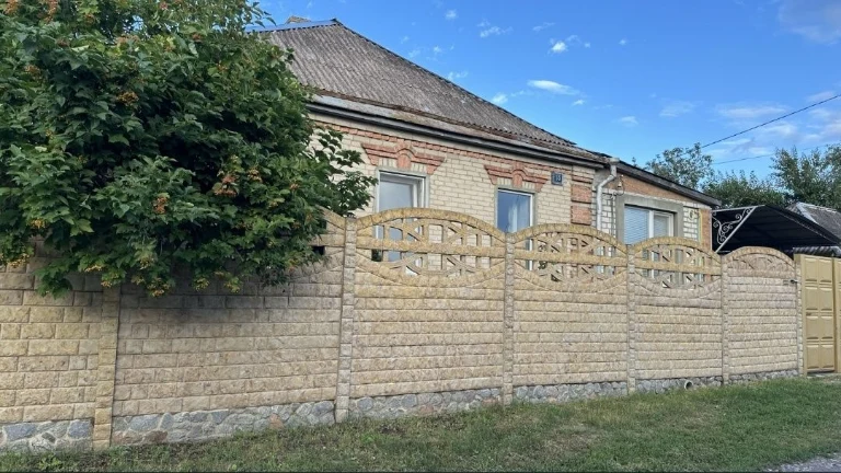 Продаж будинку в районі стадіону