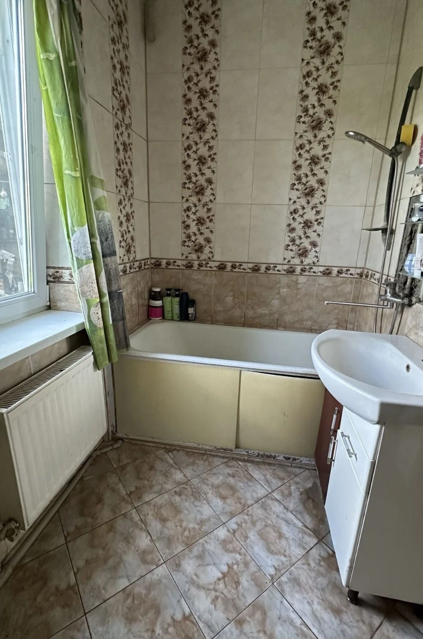 Продаж будинку в районі стадіону