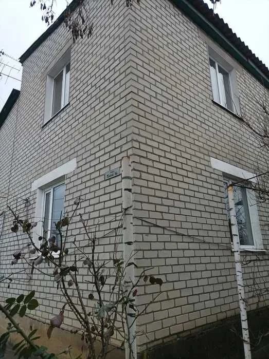Продам 2х эт дом в Змиеве. Участок 12 сот. Тихий р-н Отлична
