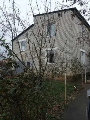 Продам 2х эт дом в Змиеве. Участок 12 сот. Тихий р-н Отлична