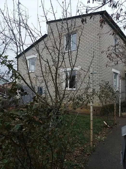 Продам 2х эт дом в Змиеве. Участок 12 сот. Тихий р-н Отлична