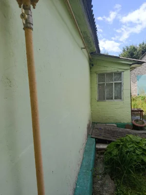 Продам 1/2 будинку на ділянці 6 соток м.Зміїв. Центр,вул.Рог