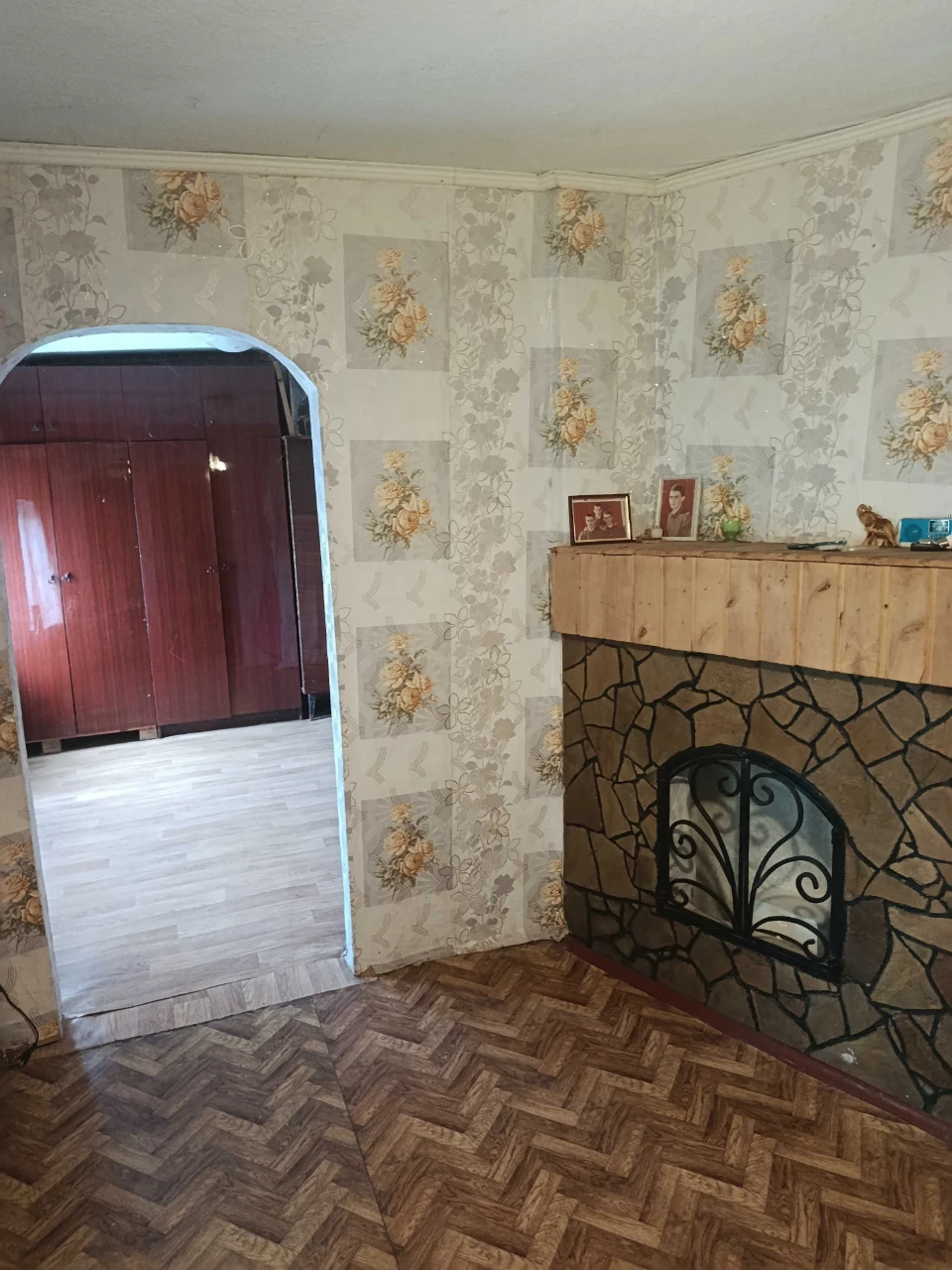 Продам 1/2 будинку на ділянці 6 соток м.Зміїв. Центр,вул.Рог