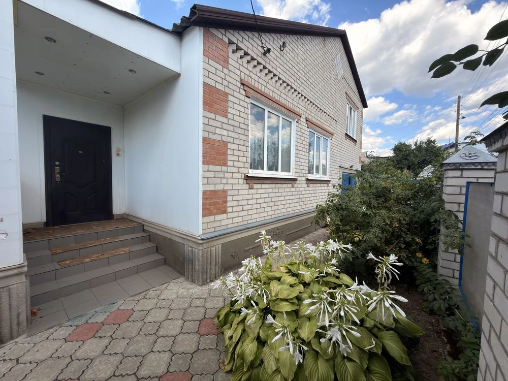 Продам півтораповерховий будинок (в аренду не здається, тіль
