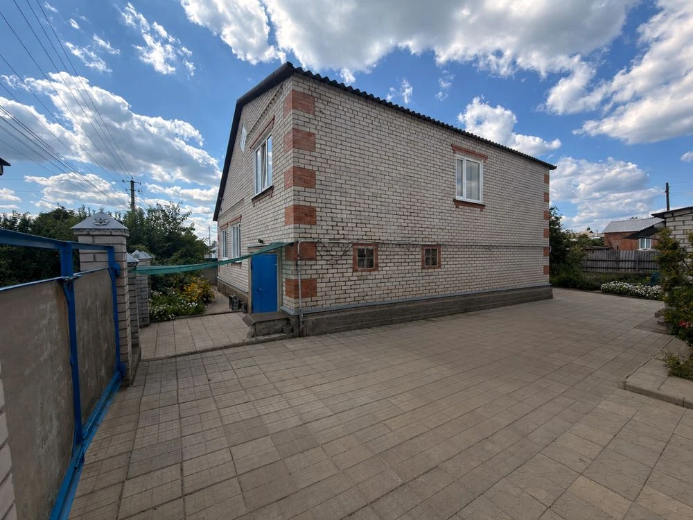 Продам півтораповерховий будинок (в аренду не здається, тіль