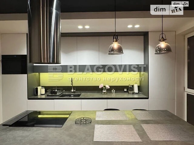 Sale of 2-room apartment 64.7 sq. m on Mytropolyta Vasylya Lyp street