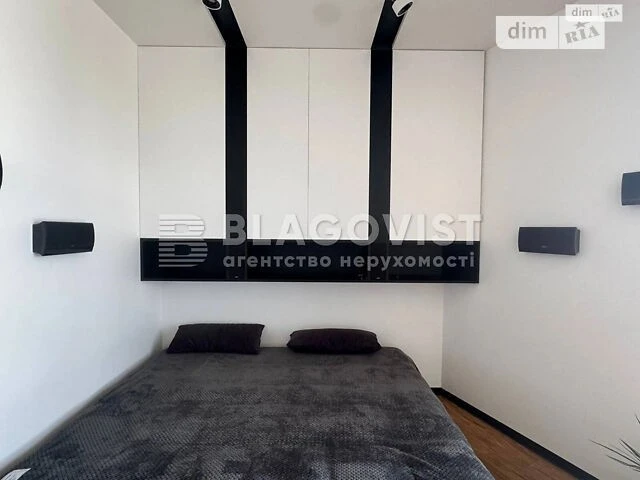 Sale of 2-room apartment 64.7 sq. m on Mytropolyta Vasylya Lyp street