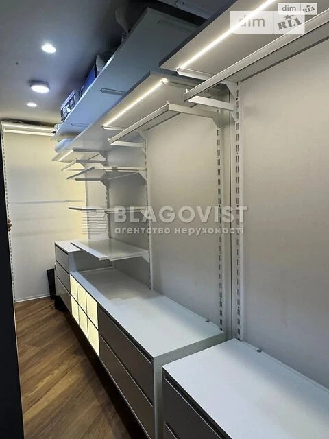 Sale of 2-room apartment 64.7 sq. m on Mytropolyta Vasylya Lyp street