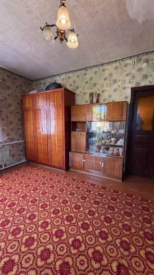 Добротный дом с гаражом и большим участком в Старых Дергачах