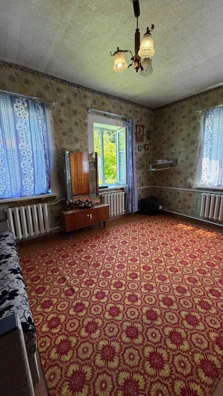 Добротный дом с гаражом и большим участком в Старых Дергачах