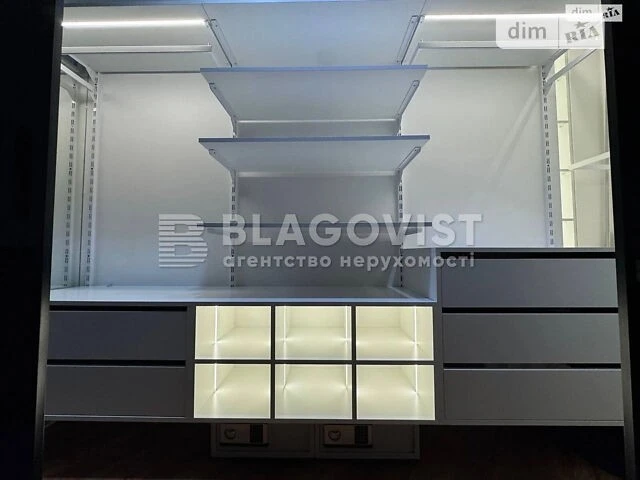 Sale of 2-room apartment 64.7 sq. m on Mytropolyta Vasylya Lyp street