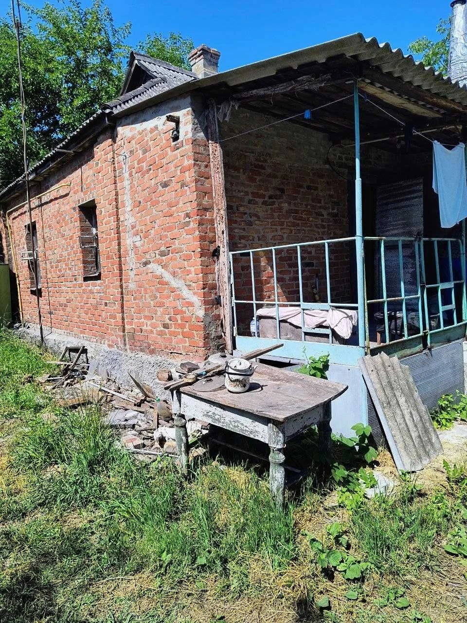 Продам 1/2 дома в центре Змиева