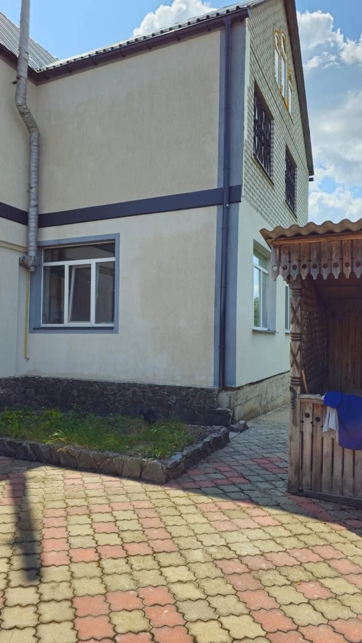 Добротный дом Змиев