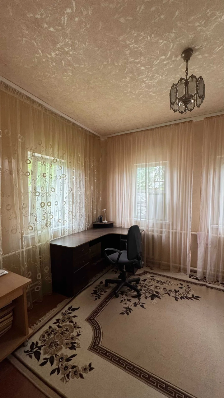 Продам 1/2 дома в Чугуеве, свой двор.