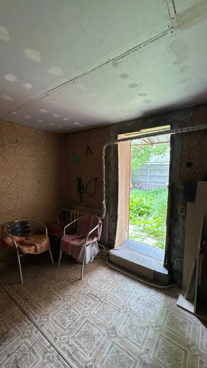 Продам 1/2 дома в Чугуеве, свой двор.