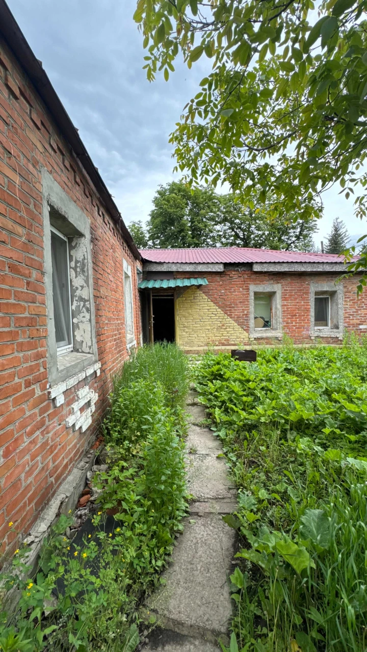 Продам 1/2 дома в Чугуеве, свой двор.