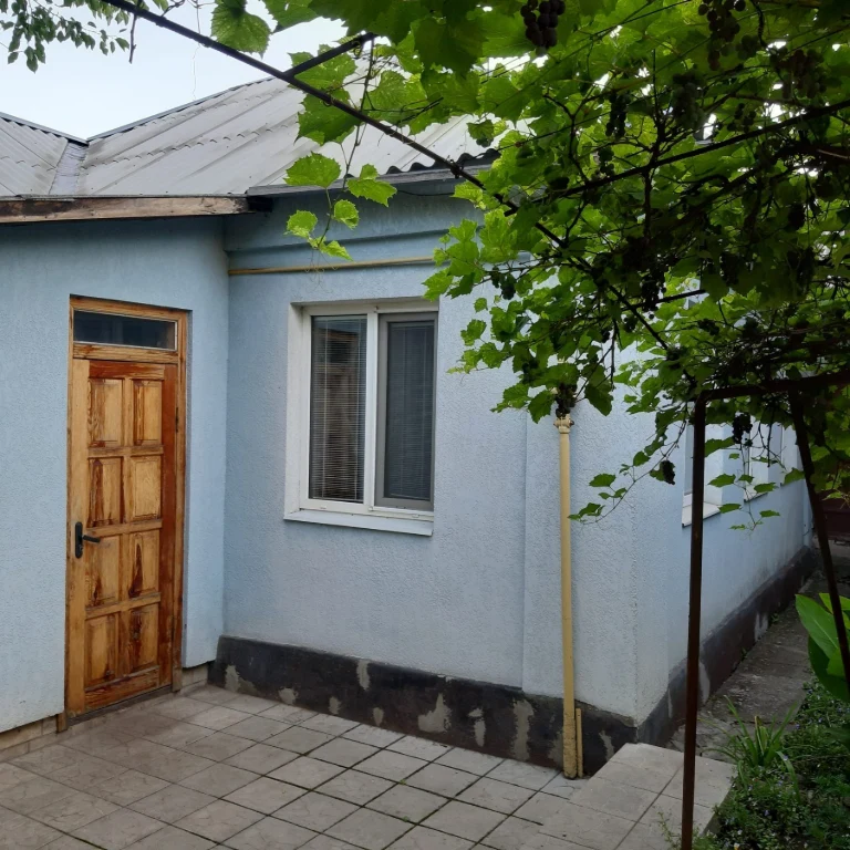 Продається будинок у районі залізничного ринку в м.Ізюм.  Се