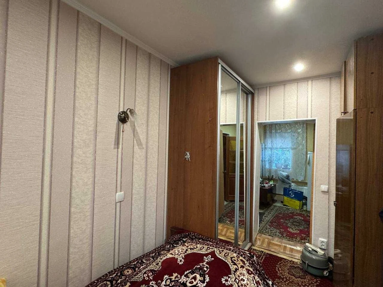 ПРОДАЄТЬСЯ ЗАТИШНИЙ БУДИНОК з приватизованою земельною ділян