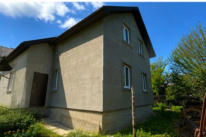 Продаж двоповерхового будинку, Чугуїв
