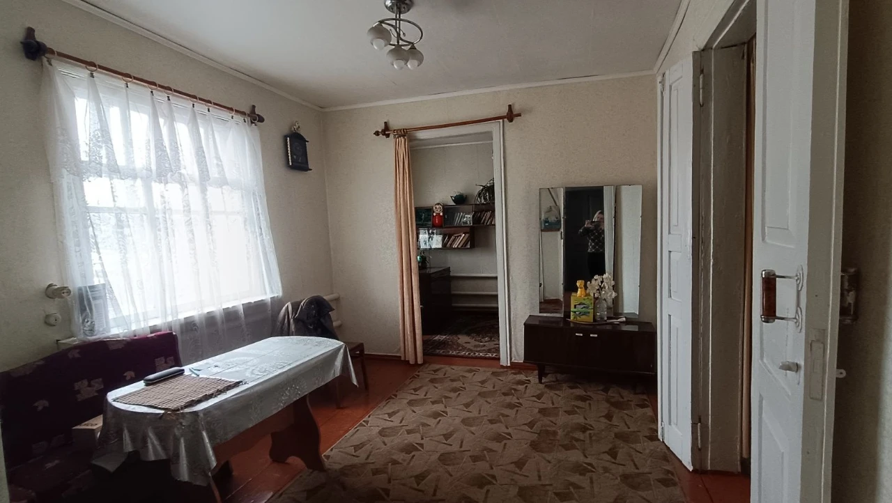 Продаж будинку в Чугуєві, літня кухня, гараж, озеро в кінці