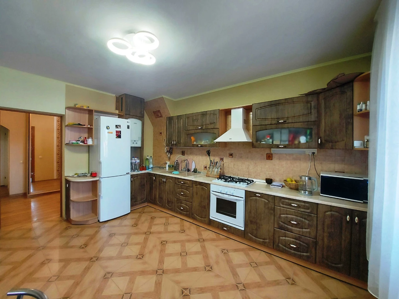 Продам в г. Чугуев дом 2008 г.п., пл. 135 кв.м