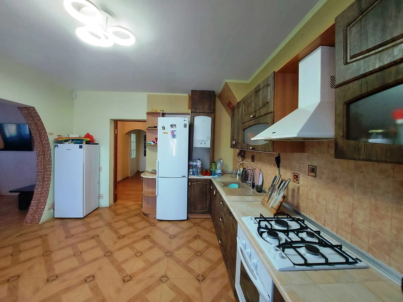 Продам в г. Чугуев дом 2008 г.п., пл. 135 кв.м