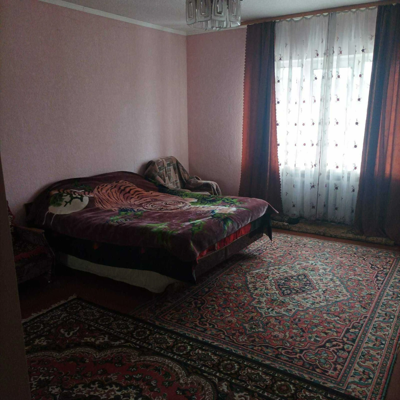 Продається двоповерховий будинок в центрі міста