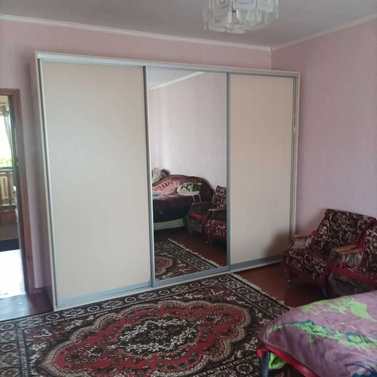 Продається двоповерховий будинок в центрі міста