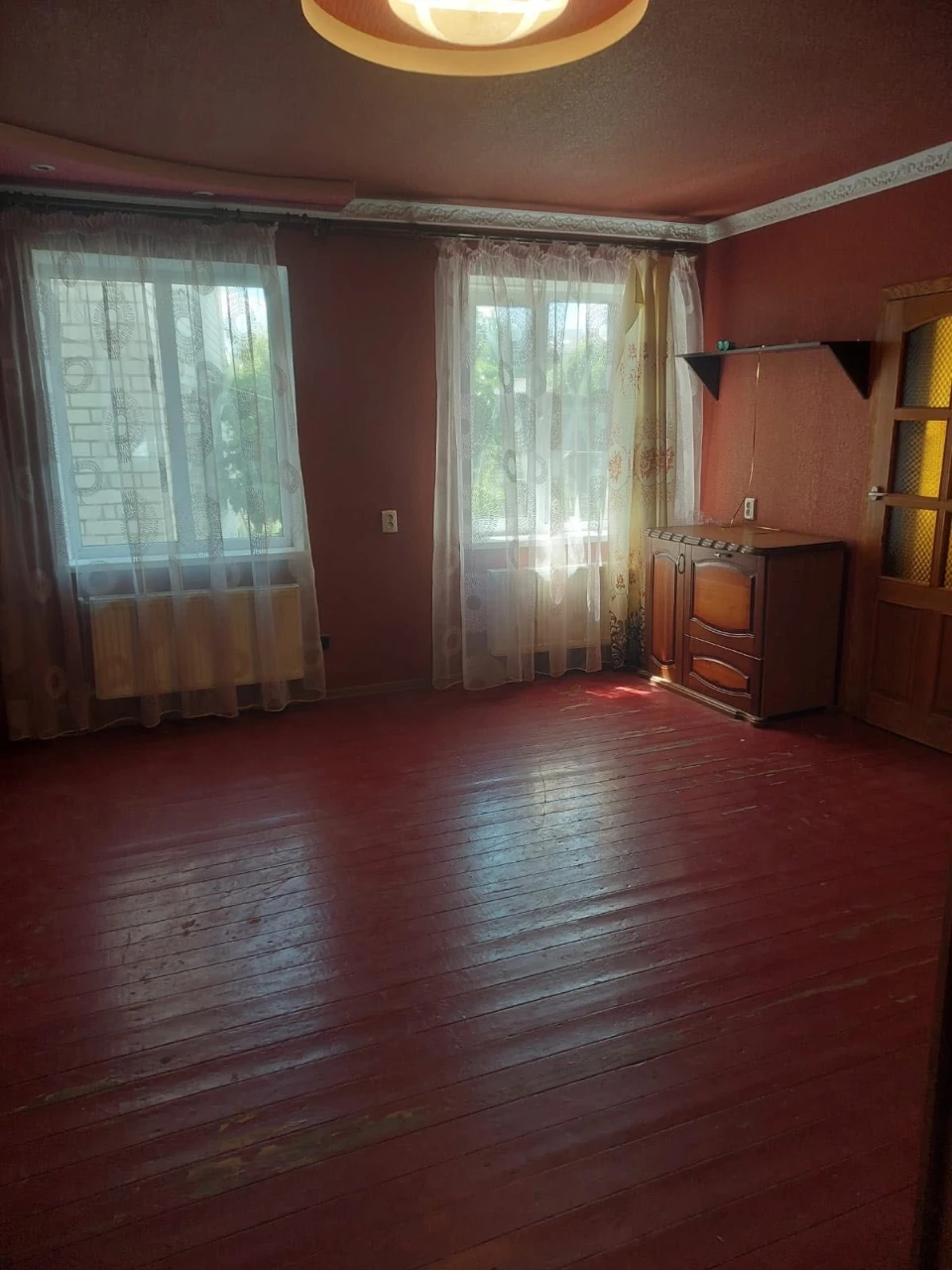 Продаем крепкий хозяйский дом в Чугуеве