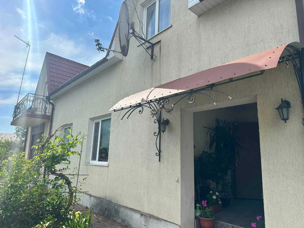 Продається будинок 217 м² з гаражем та садом — м. Волочиськ,