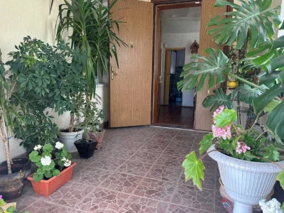 Продається будинок 217 м² з гаражем та садом — м. Волочиськ,