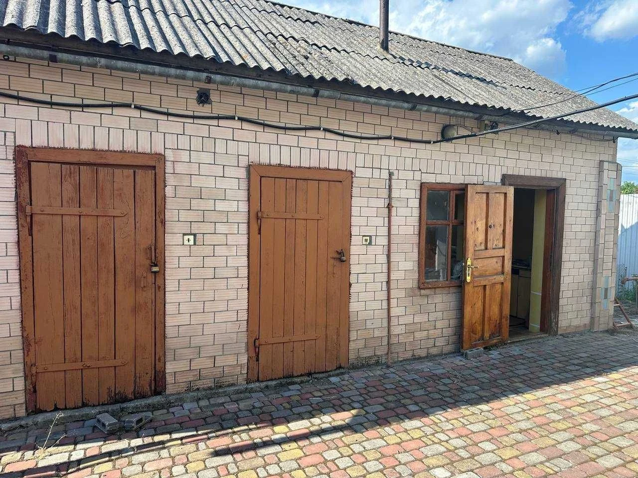 Продається будинок 217 м² з гаражем та садом — м. Волочиськ,