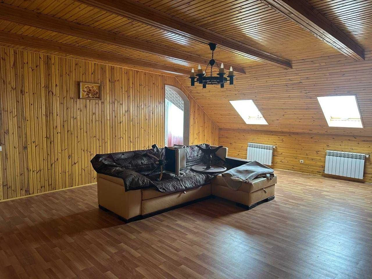 Продається будинок 217 м² з гаражем та садом — м. Волочиськ,