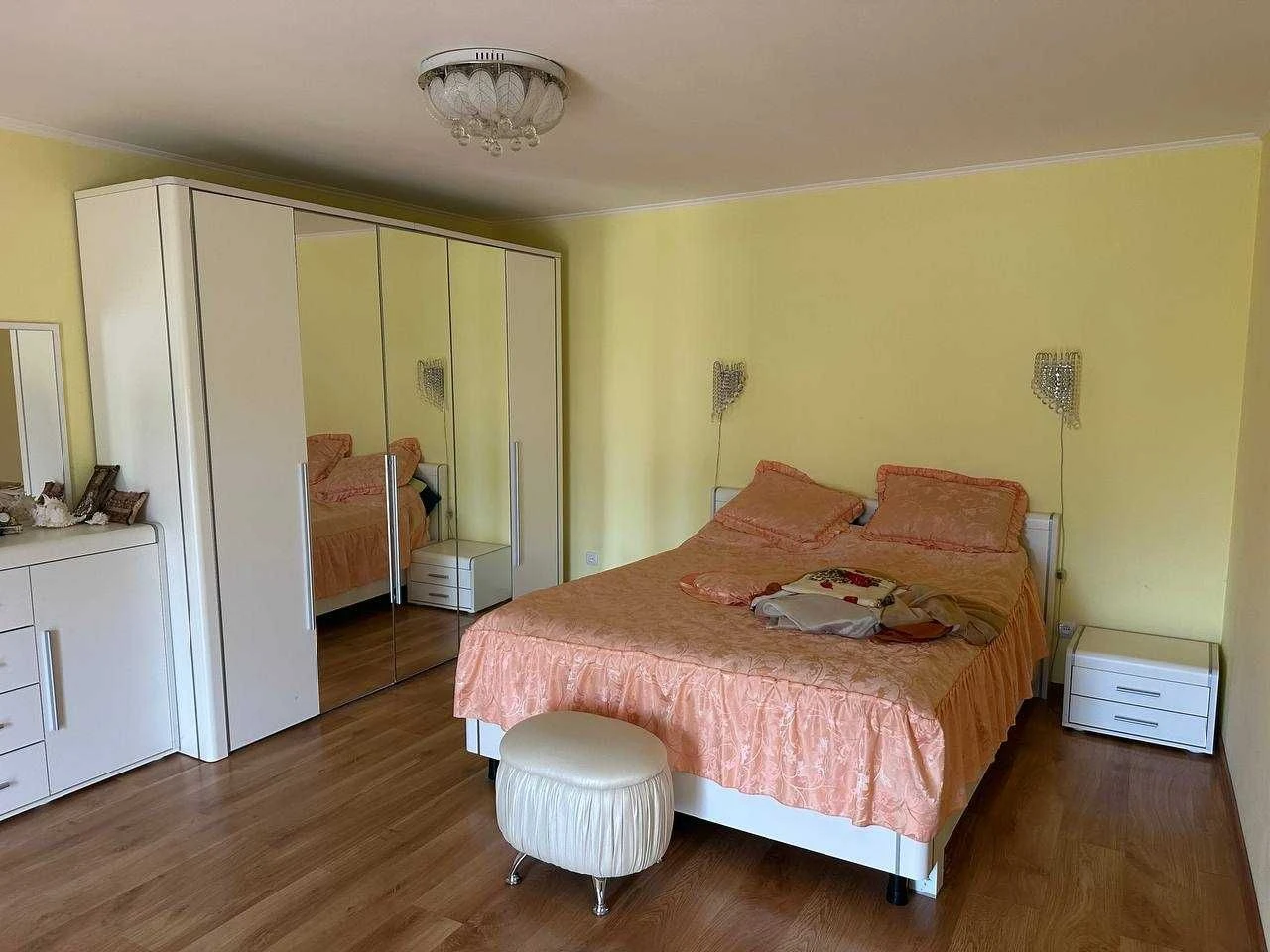 Продається будинок 217 м² з гаражем та садом — м. Волочиськ,
