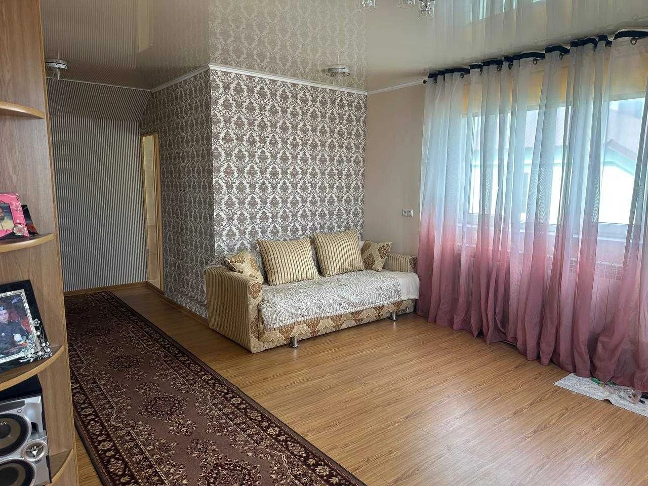 Продається будинок 217 м² з гаражем та садом — м. Волочиськ,
