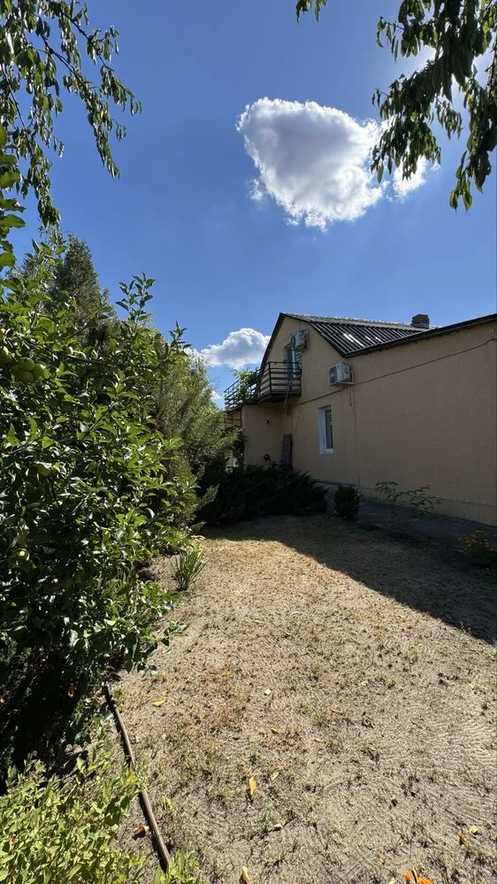Продам дом 230 кв.м у реки С.Донец