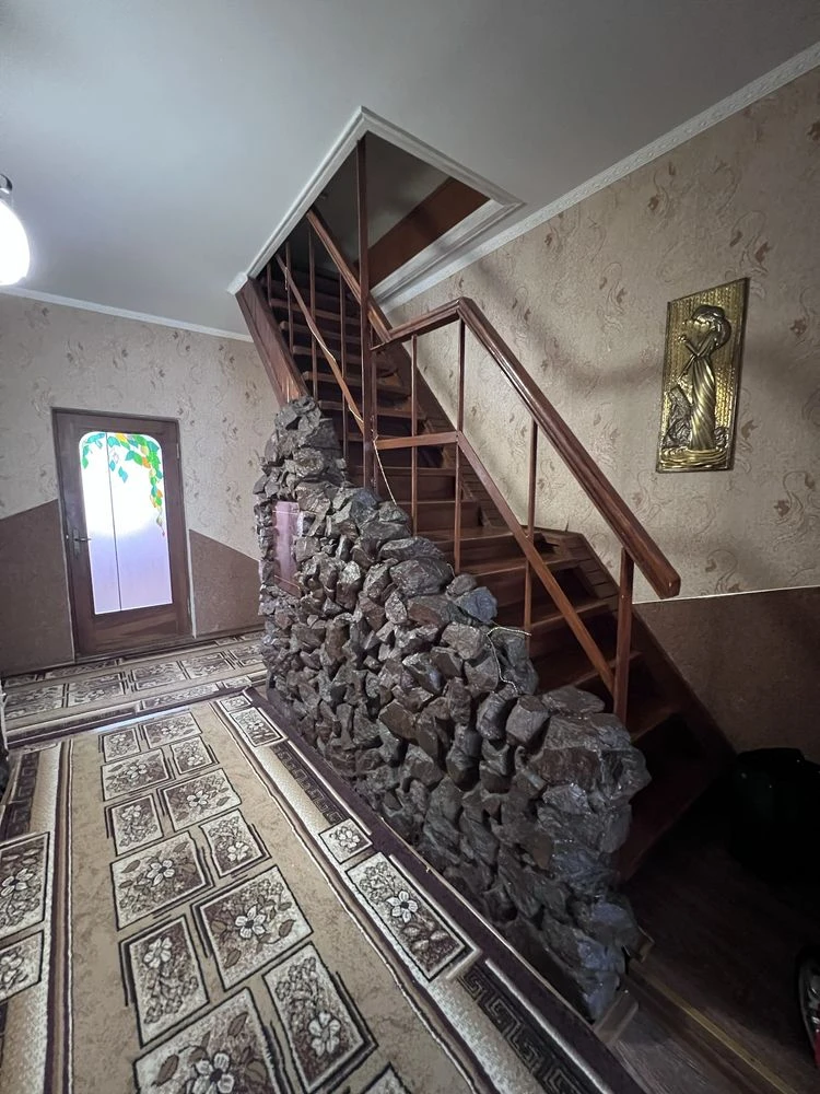Продам власний будинок , готовий до життя , з меблями.