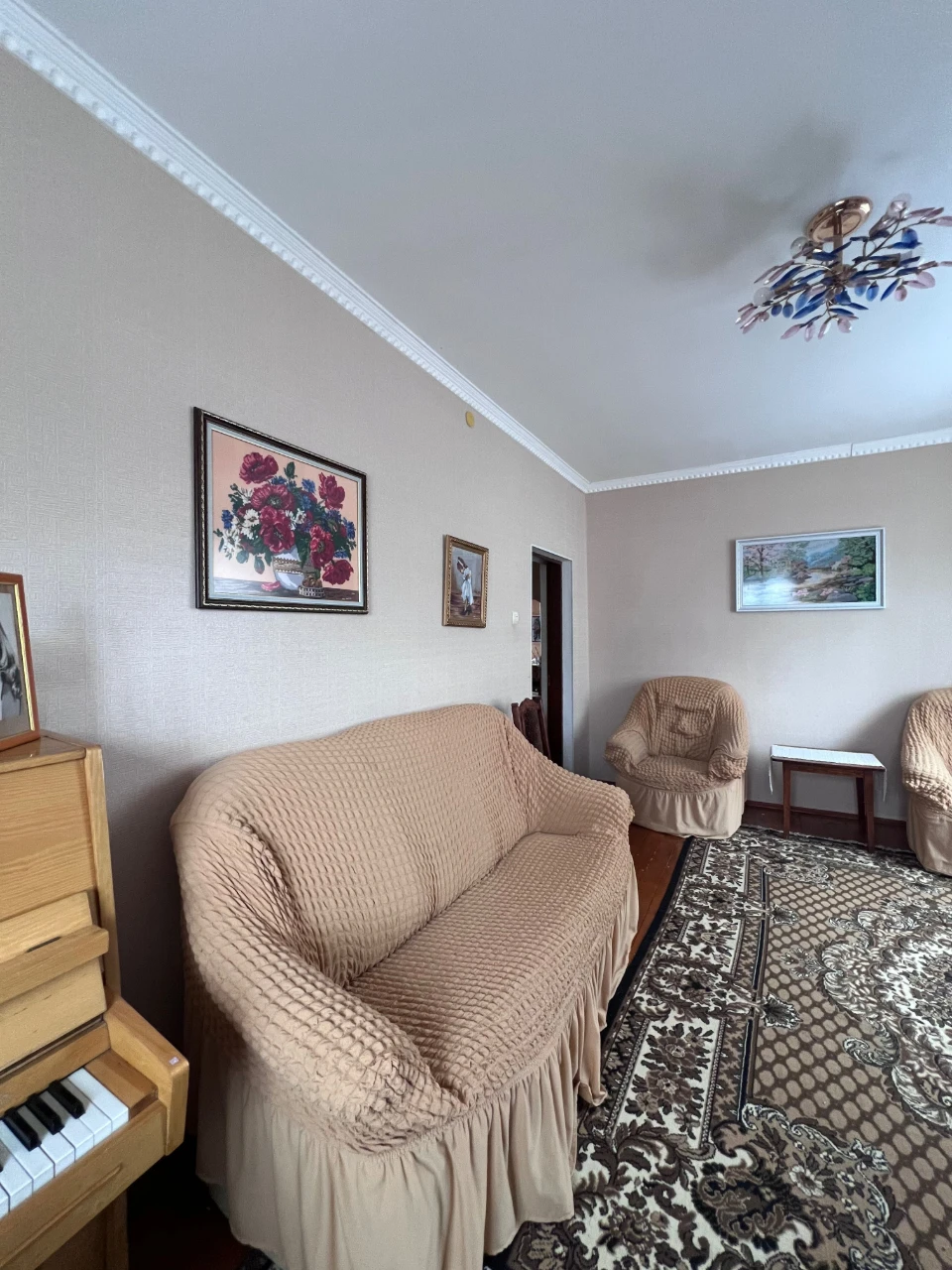 Продам власний будинок , готовий до життя , з меблями.