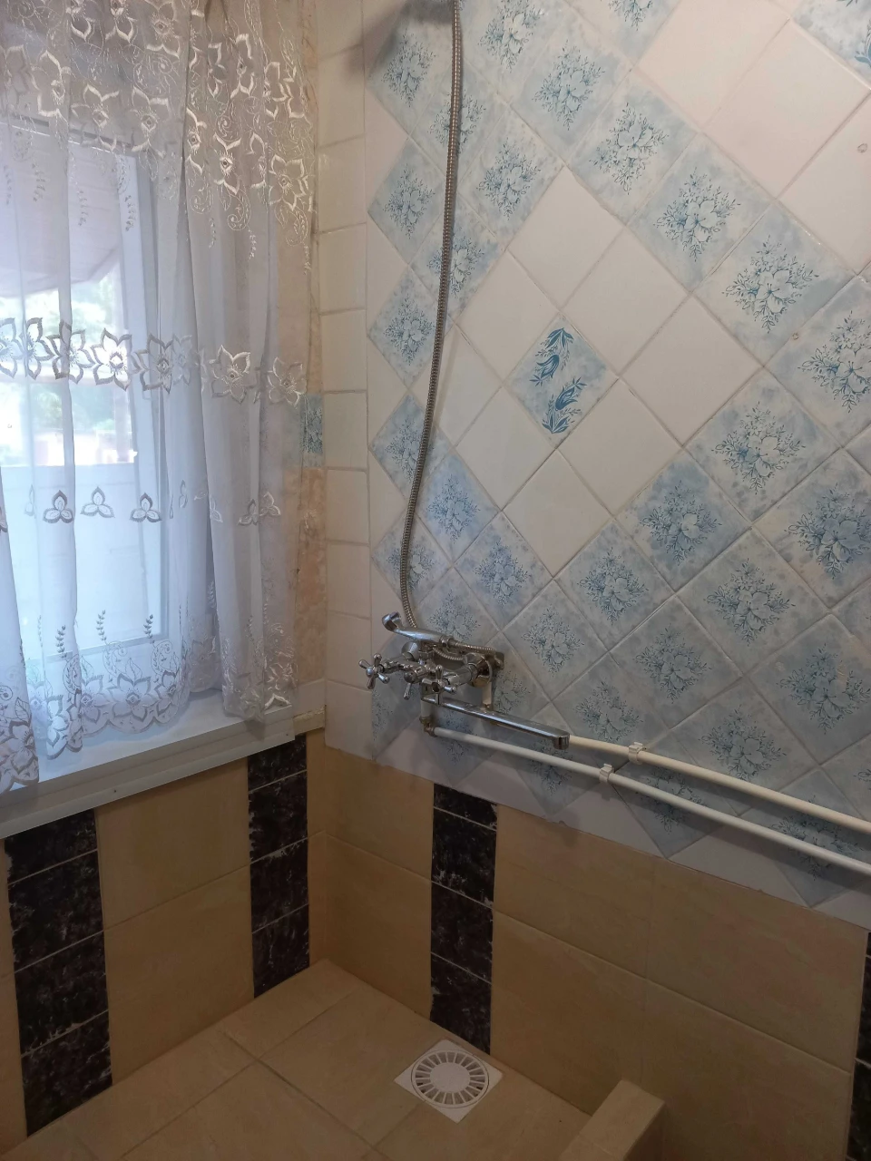 В центре Чугуева продам часть дома