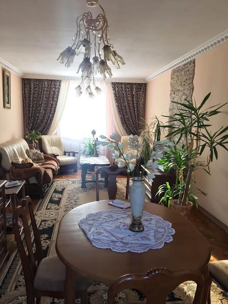 Продаю 3 поверховий дім з садом і ділянкою на 11.5 сотки, 20
