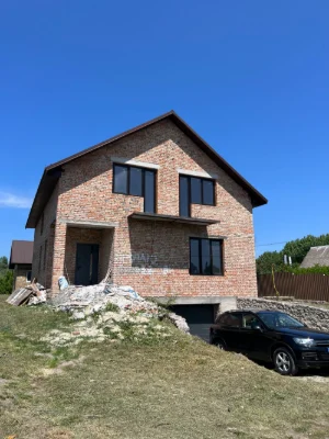 Затишний  сімейний будинок 281 м² .