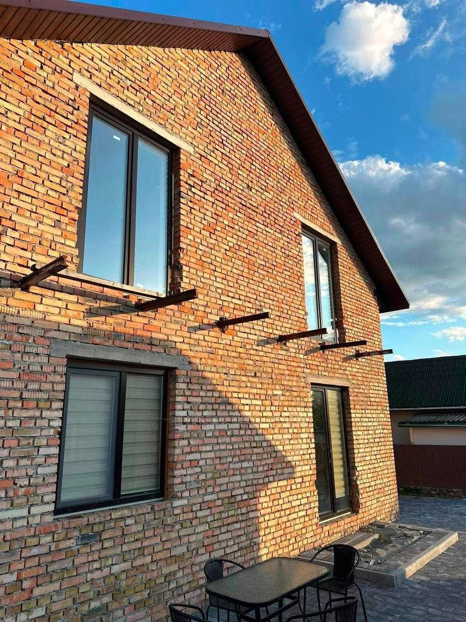 Затишний  сімейний будинок 281 м² .