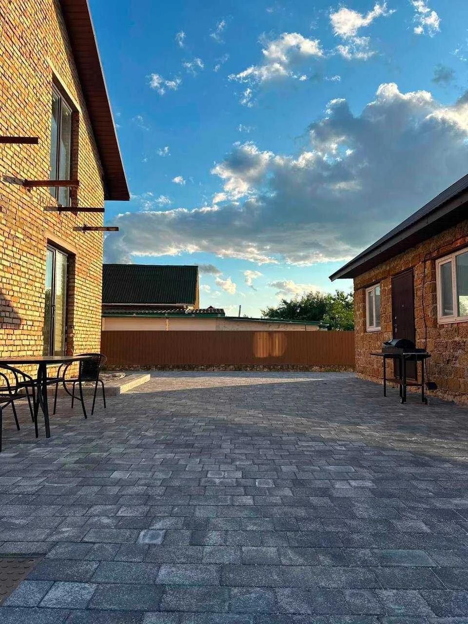Затишний  сімейний будинок 281 м² .