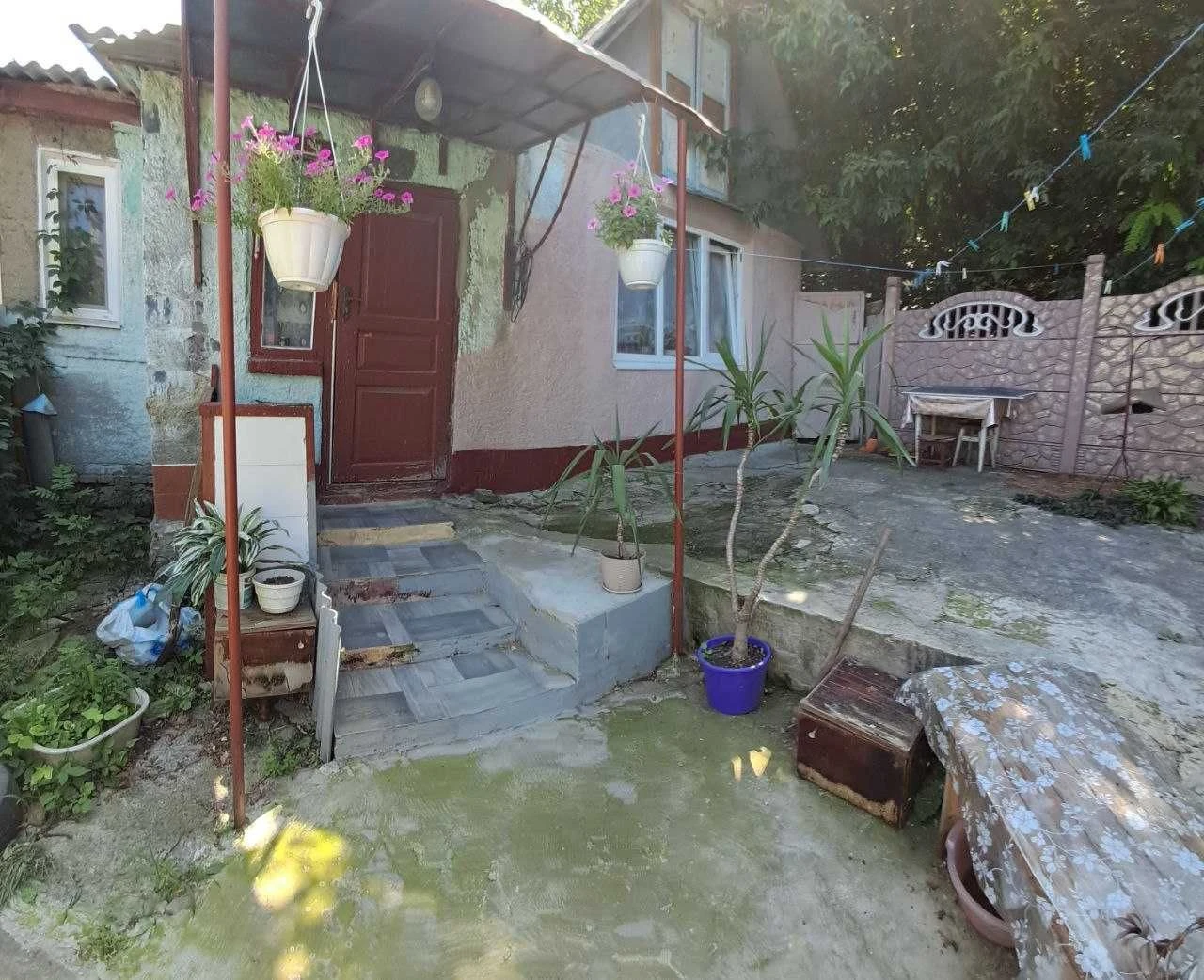 Продам 1\2 частину  будинку в центрі міста Чугуїв!